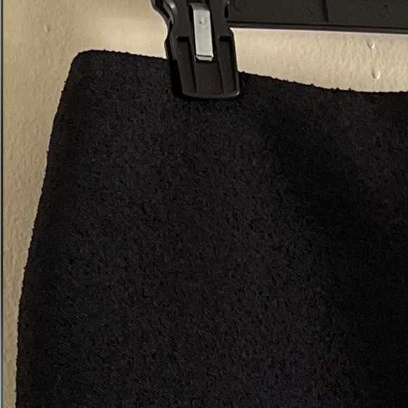 Ann Taylor black dark gold crinkle fabric bottom detail skirt - Picture 3 of 9